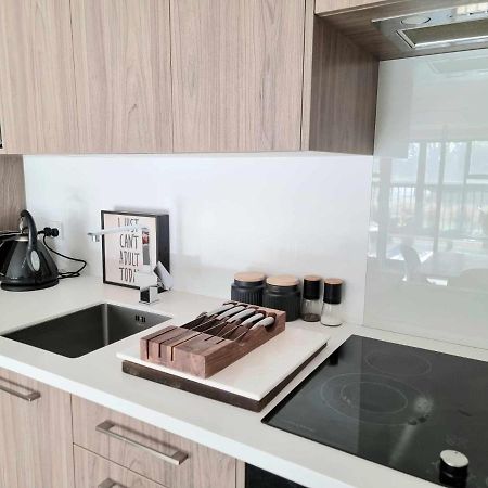 Modern 1 Bedroom Apartment Across From Hagley Park Крайстчерч Екстер'єр фото